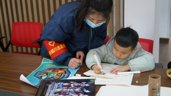 青禾越川志愿者绘画教学